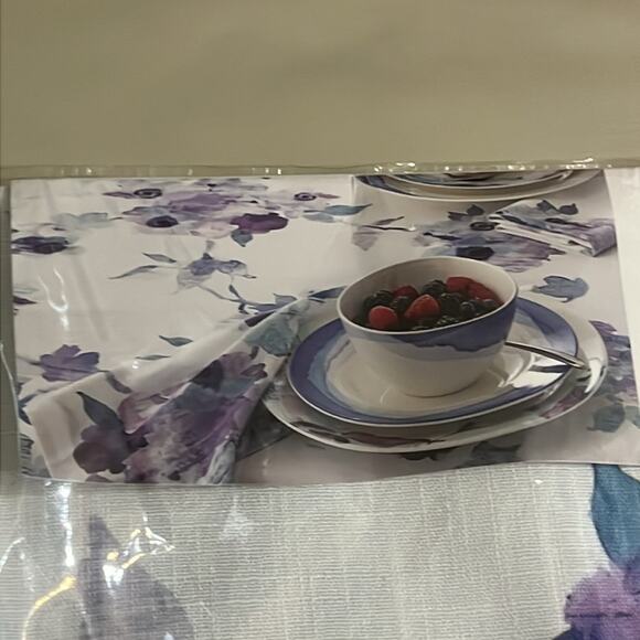 LENOX WHERE ENTERTAINMENT IS SET OF 4‎ PLACEMENTS MATS INDIGO FLORAL NWT. - Picture 1 of 6